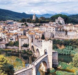Besalú, thị trấn từ thời Trung cổ đẹp như tranh vẽ của Tây Ban Nha