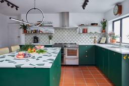 Ngắm phòng bếp tuyệt đẹp với gam màu xanh ngọc lục bảo với nội thất tinh tế