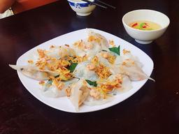 Bánh hoa hồng trắng, món bánh bao, bánh vạc tinh tế của phố cổ Hội An