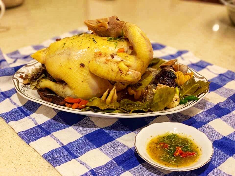 Gà hấp lá chúc, món gà quen mà lạ, khi thử dễ ghiền của An Giang