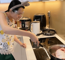 Trúc Anh "Mắt biếc" đeo mặt nạ chiên cá, Hà Hồ hoãn ăn healthy vì món ngon