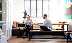 Ngôi nhà trăm tuổi ngập tràn "hương vị tình thân" của cặp vợ chồng có con nhỏ