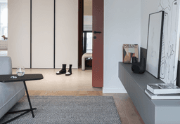 Căn hộ 80m² với sắc xám thanh lịch kết hợp tone màu gạch đất nung ấm áp