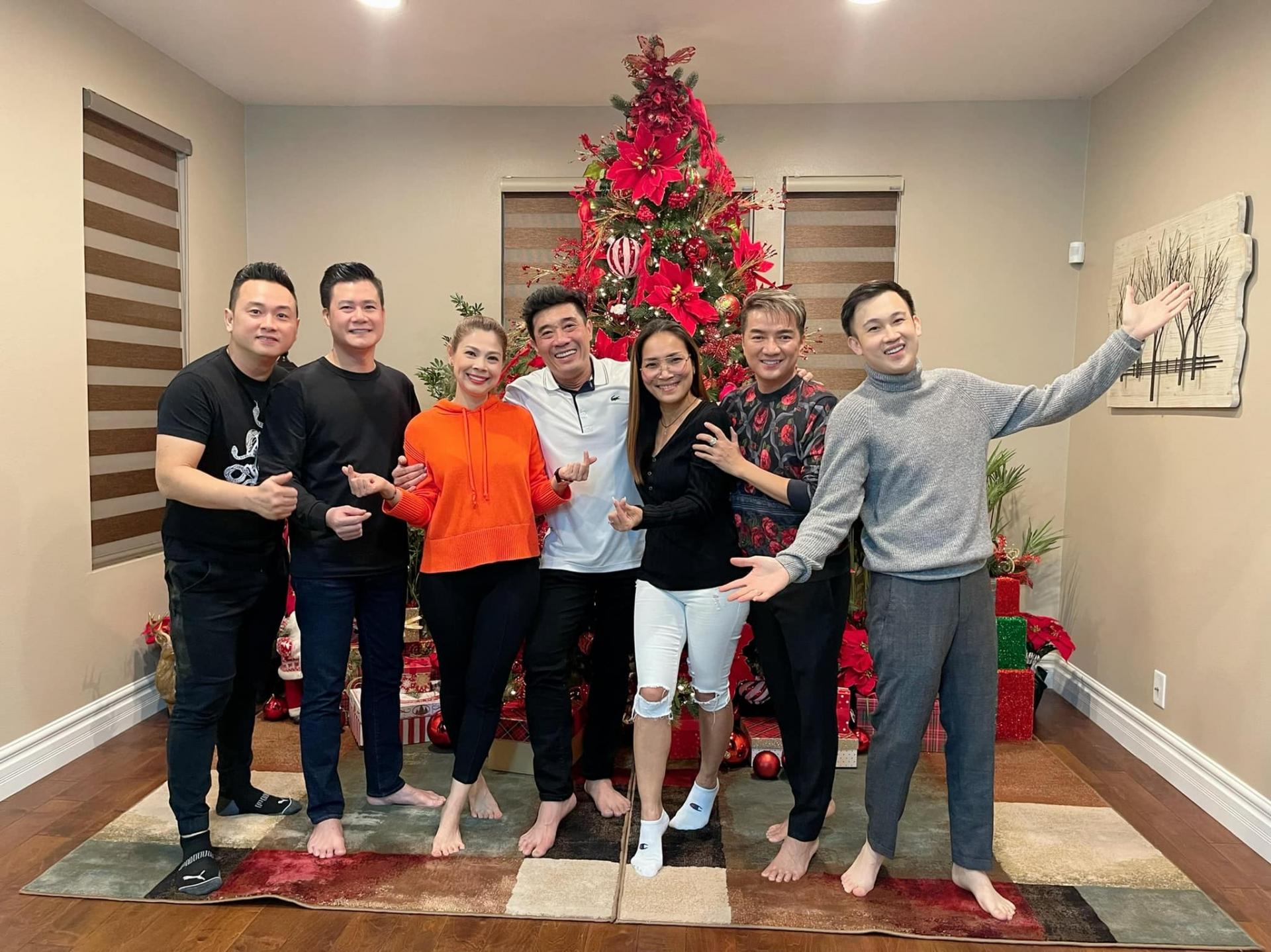 Quang Dũng - Thanh Thảo thành tâm điểm trong buổi hội tụ của Sao Việt ở Mỹ