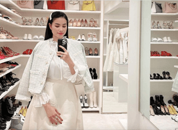 Giàu như Phạm Hương, than thở nỗi lòng mẹ bỉm cũng toát ra mùi tiền