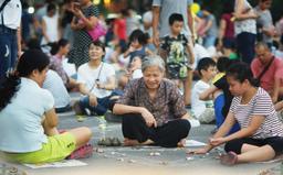 30/4 - 1/5 ở Hà Nội, chỉ cần ra ngay phố đi bộ Hồ Gươm là có 1001 trải nghiệm hay ho để vui chơi