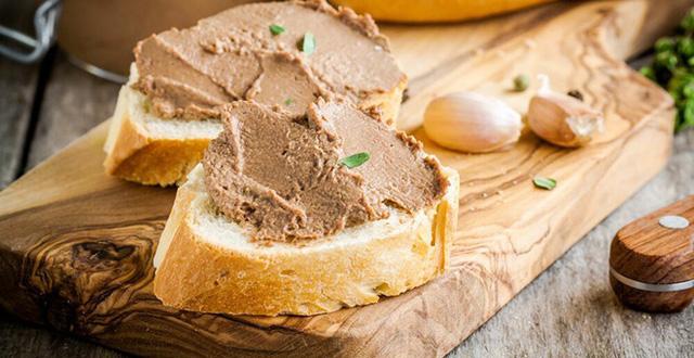 Thức ăn nào dễ gây ngộ độc botulinum?