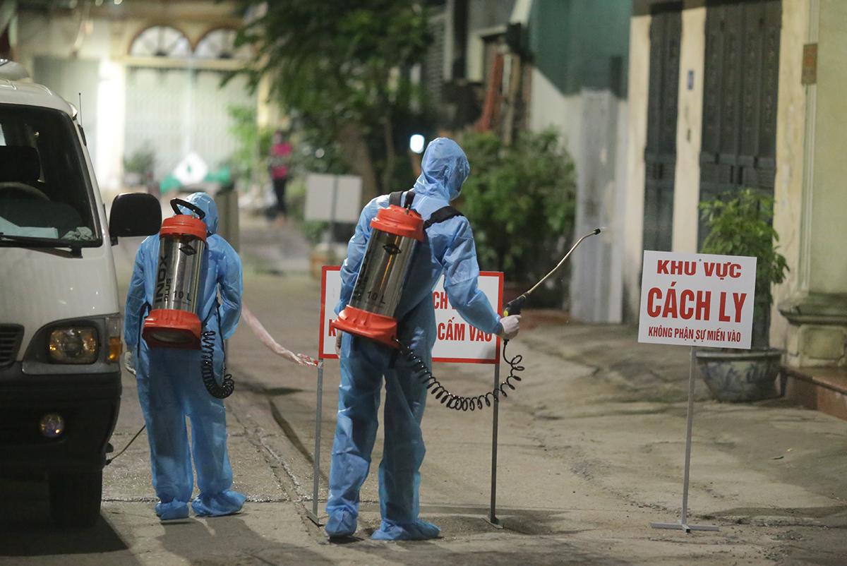 Chưa tìm ra nguồn lây với du học sinh Hà Nội mắc Covid-19 khi tới Pháp