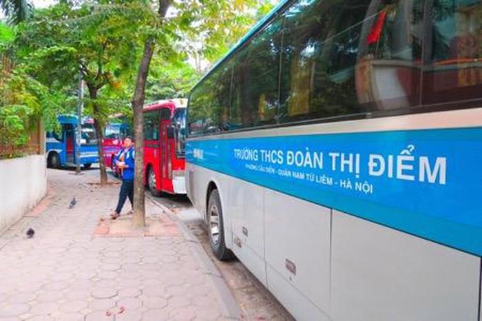 Học sinh lớp 3 bị bỏ quên trên xe đưa đón tại Hà Nội