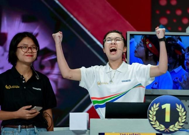 Nữ Quán quân Đường lên đỉnh Olympia bất ngờ bị chỉ trích vì thái độ tự tin