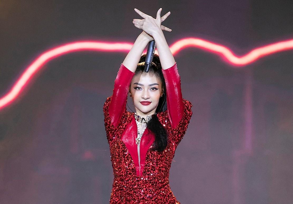 Á hậu Kiều Loan khuấy động sân khấu Bán kết Hoa Hậu Việt Nam 2020 bằng Rap