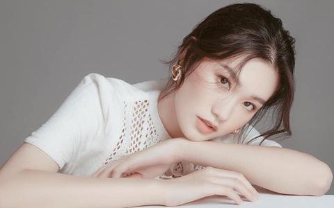 Bạn gái tin đồn của Đoàn Văn Hậu có vòng eo nhỏ nhất Hoa hậu Việt Nam 2020