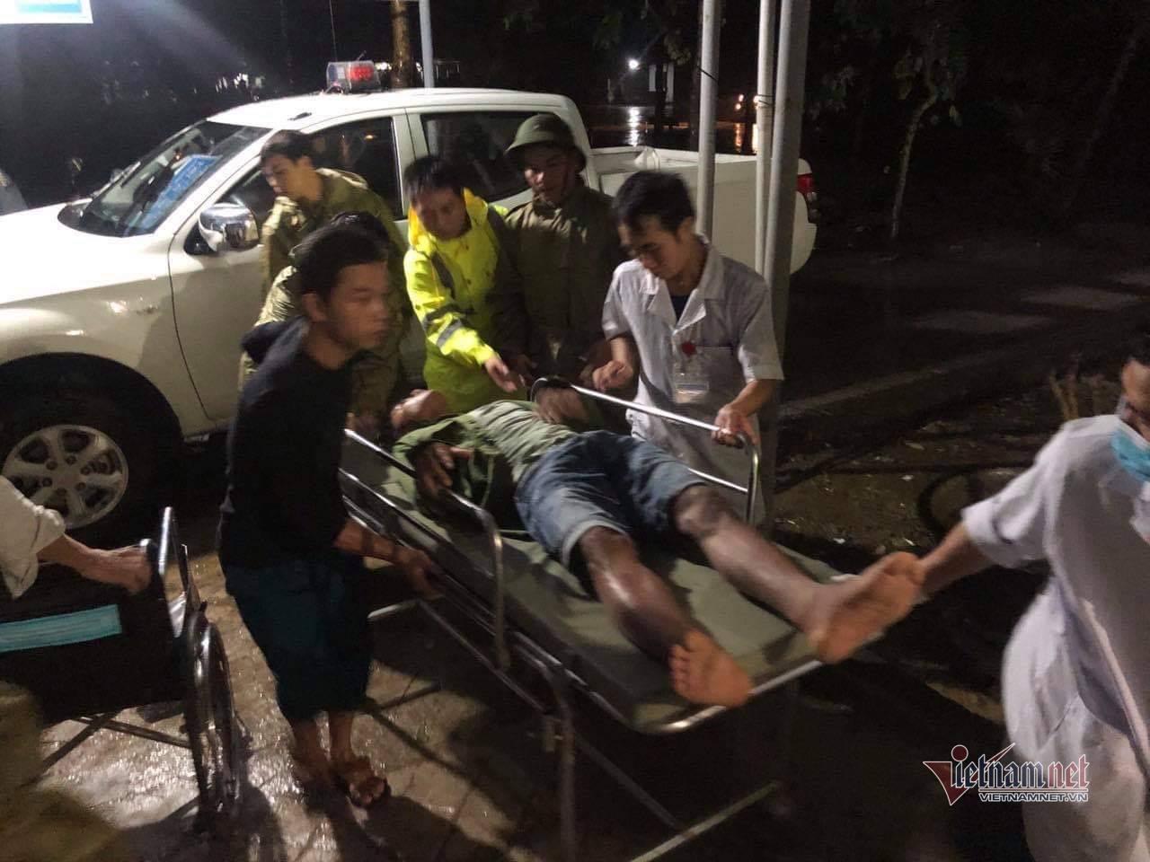 Vụ sạt lở thủy điện Rào Trăng 3: Giải cứu 5 công nhân bị thương nặng