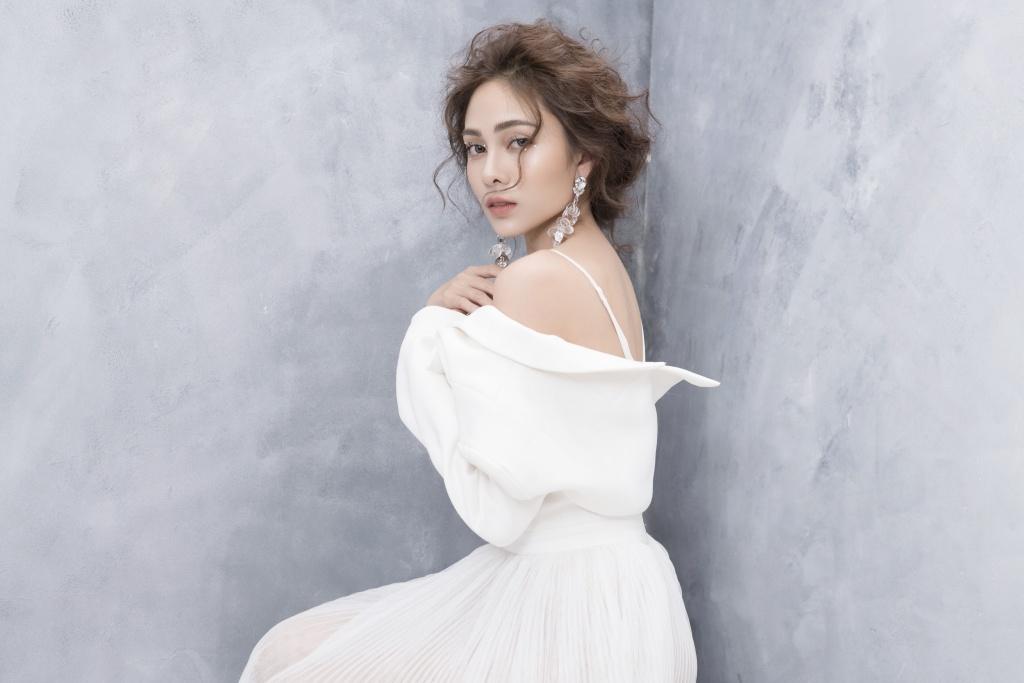 Lưu Hiền Trinh, nữ ca sĩ hát cùng GDucky "Tiền nhiều để làm gì" là ai?