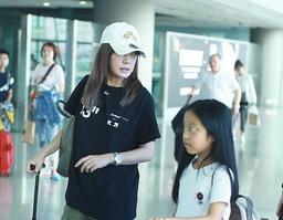 Dính lùm xùm ly hôn với ông xã, Triệu Vy đau lòng vì không thường xuyên gặp được con gái