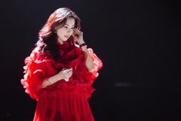 Trương Bá Chi: Từ viên ngọc có vết đến mẹ 3 con được tỷ dân yêu mến