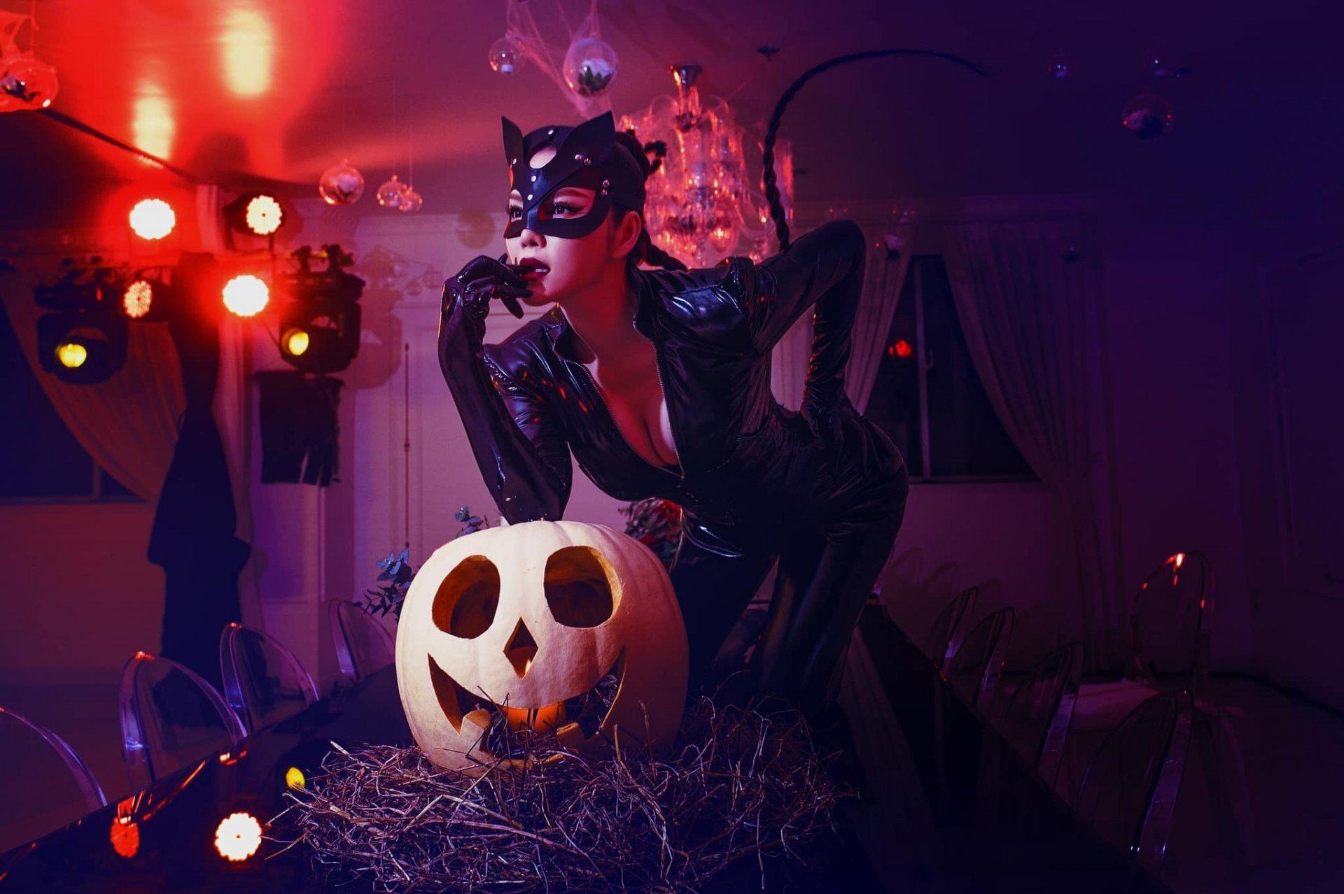 Hôm qua sao làm gì (31/10): Sao Việt nô nức hóa trang mừng Halloween
