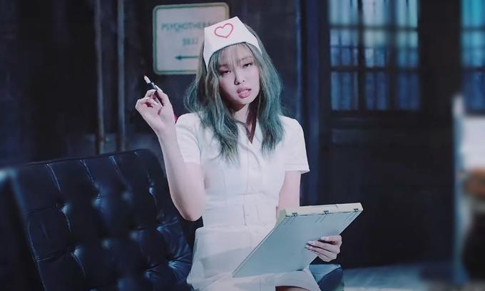 Cảnh bị chỉ trích gợi dục trong "Lovesick Girls" của Blackpink bị cắt bỏ