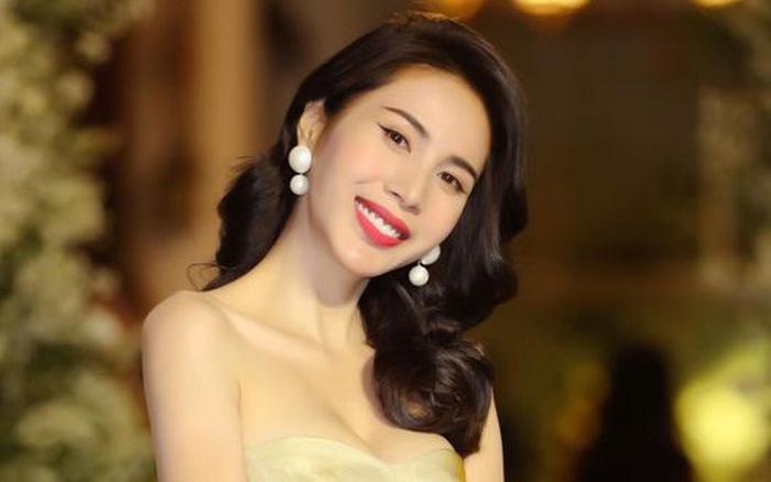 Thủy Tiên kêu gọi được 10 tỷ sau 24 giờ, trốn chồng ra Huế cứu trợ vùng lũ