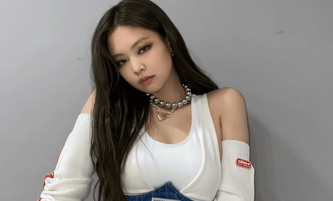 Jennie BlackPink tiếp tục gây tranh cãi về trang phục