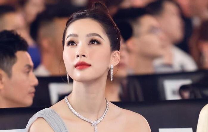 Không chỉ Đỗ Thị Hà, hai hoa hậu lừng danh này cũng có xuất thân nghèo khó