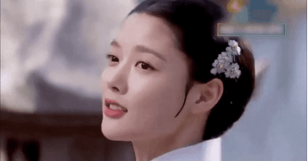 Mỹ nữ cổ trang Kim Yoo Jung đẹp lộng lẫy ở trường quay "Bầu trời rực đỏ"