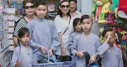 Phi Nhung chuẩn bị sẵn sổ tiết kiệm cho 15 con nuôi, lo trước việc học Đại học của Hồ Văn Cường