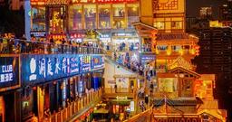 Một quốc gia phải thuyết phục người dân tiêu tiền, nhiều chính sách kích cầu được triển khai