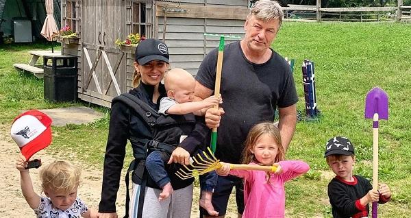 Tài tử 'Nhiệm vụ bất khả thi' Alec Balwin U70 chưa được nghỉ hưu vì nuôi vợ ngoài 30 cùng 6 con nhỏ