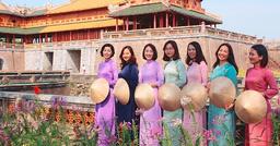 Đi du lịch Huế mặc áo dài, du khách nữ được miễn phí 100% vé tham quan di tích