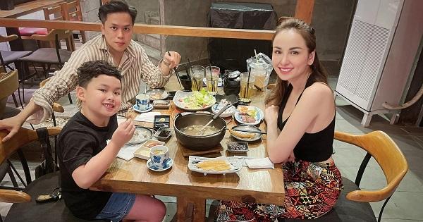 Đăng ảnh đi ăn cùng chồng nhưng Hoa hậu Diễm Hương ẩn ý đã ly hôn, tự nhận là bà mẹ "hên xui"