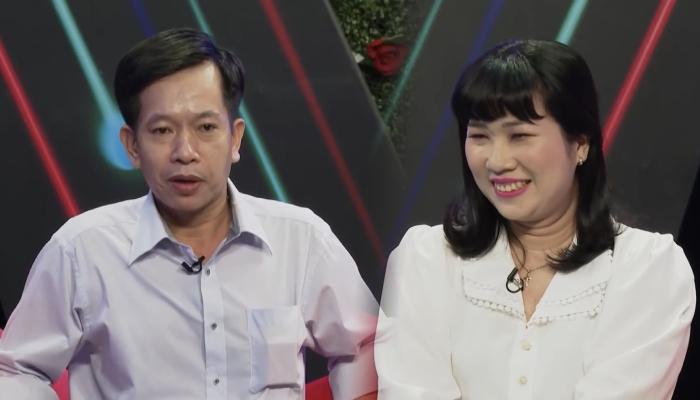 Ông chủ tiệm vàng mang nhẫn khủng lên chương trình hẹn hò tặng "đằng gái" ngay lần đầu gặp mặt