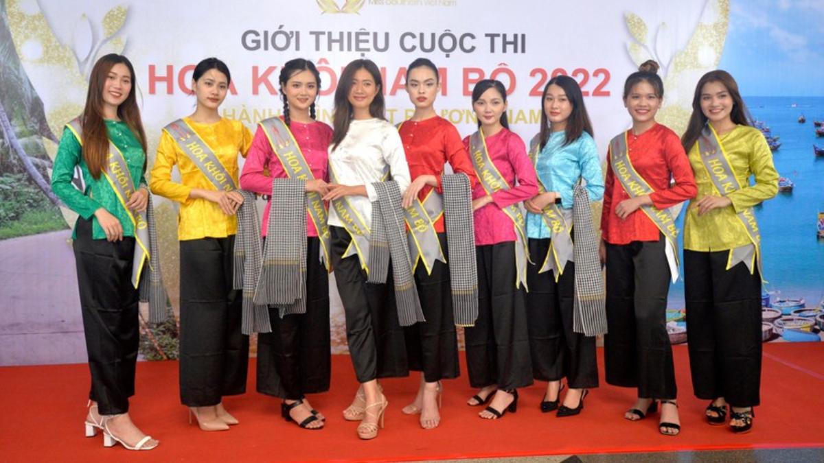 Hoa khôi Nam bộ trao vương miện làm bằng... lá cây cho người đẹp đăng quang