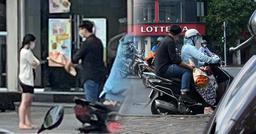 Thực hư chuyện chàng trai ngoài 30 vẫn cần đến mẹ chở đi tỏ tình bạn gái