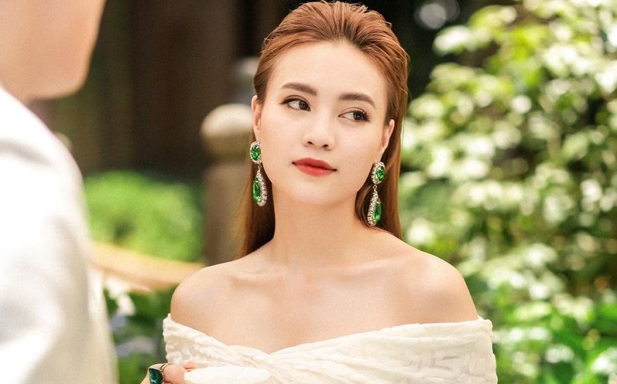 Ninh Dương Lan Ngọc là ai: Ngọc nữ thế hệ mới sau Tăng Thanh Hà