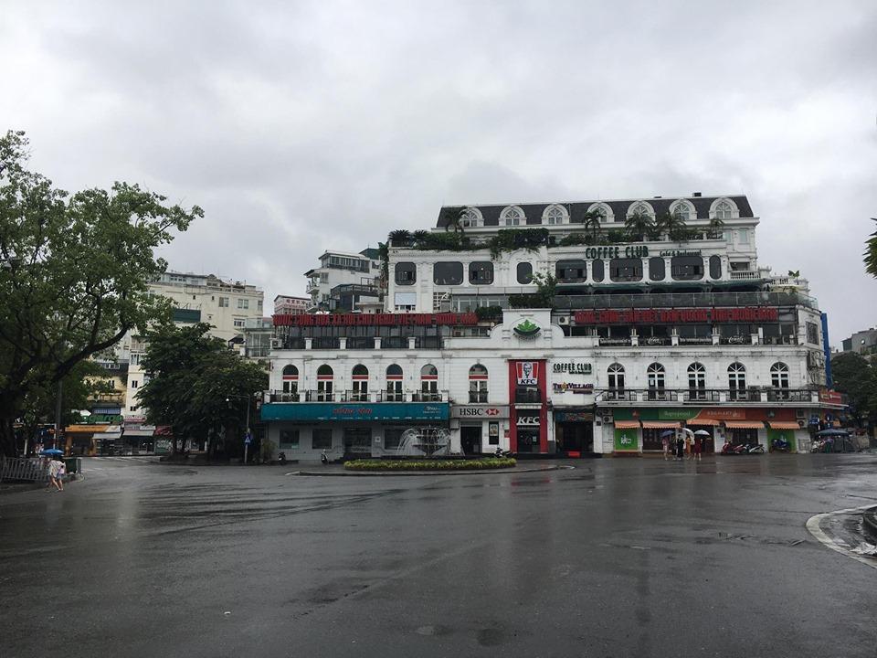 Do ảnh hưởng bão, phố đi bộ quanh Hồ Gươm vắng vẻ trong tuần đầu mở lại