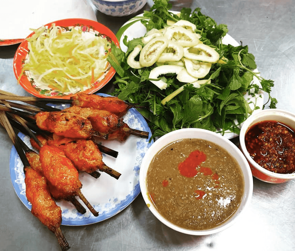 Nem lụi, món ngon mê hoặc của Cố đô Huế