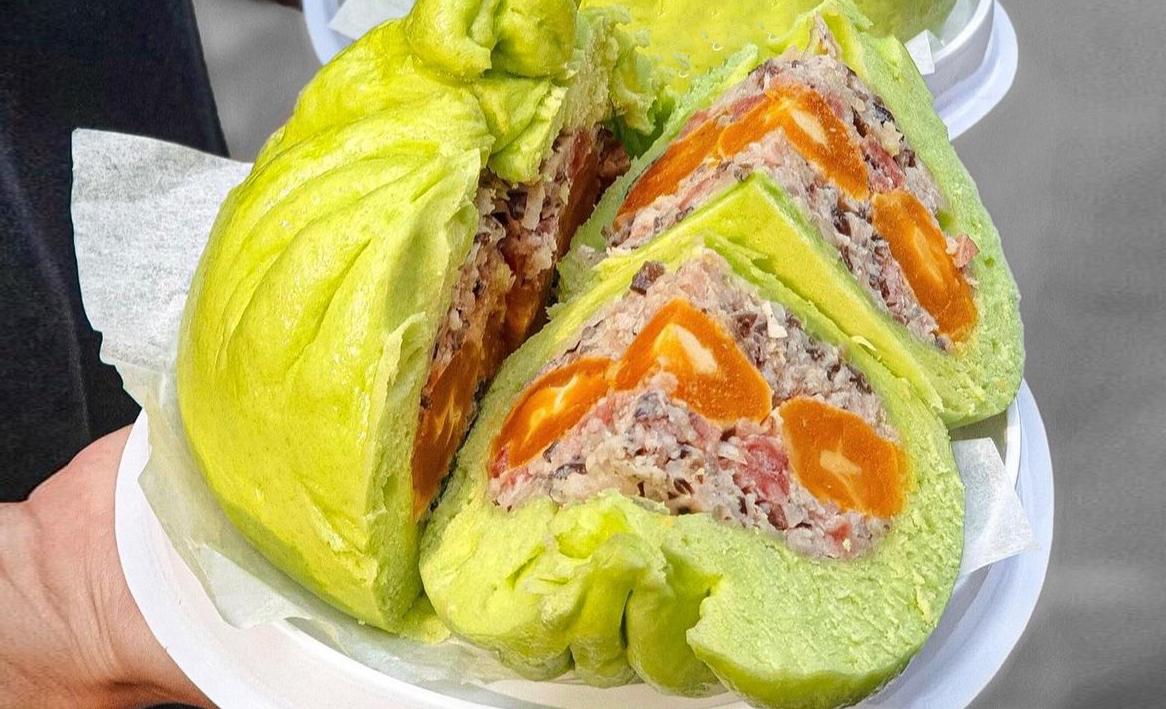 2 món bánh quen hóa lạ, bình dân thành đắt đỏ với phần nhân... siêu trứng của Sài Gòn