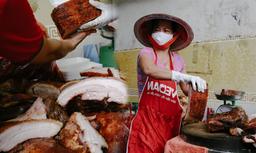 Thịt quay Thể Giao, hàng thịt quay 30 năm chiều nào cũng diễn ra cảnh xếp hàng chờ mua như thời bao cấp