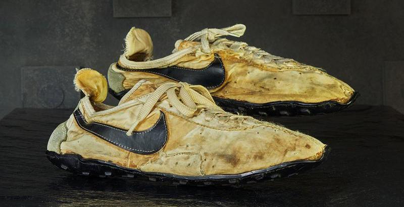 Nike "Moon Shoes" được bán đấu giá 2,3 tỷ đồng