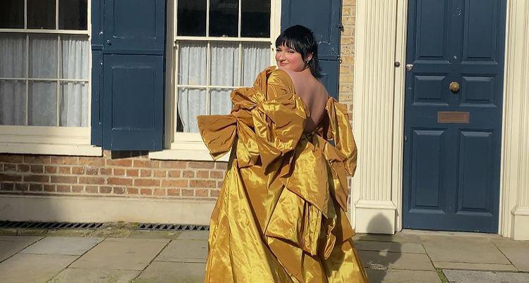 Nữ sinh Nhật Bản chọn vỉa hè làm sàn diễn thời trang của chính mình