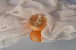 Điểm mặt 6 chất liệu thời trang có nguồn gốc từ rau củ quả