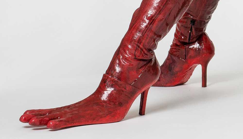 Footwear hình chân quái vật đến từ thương hiệu thời trang Ý