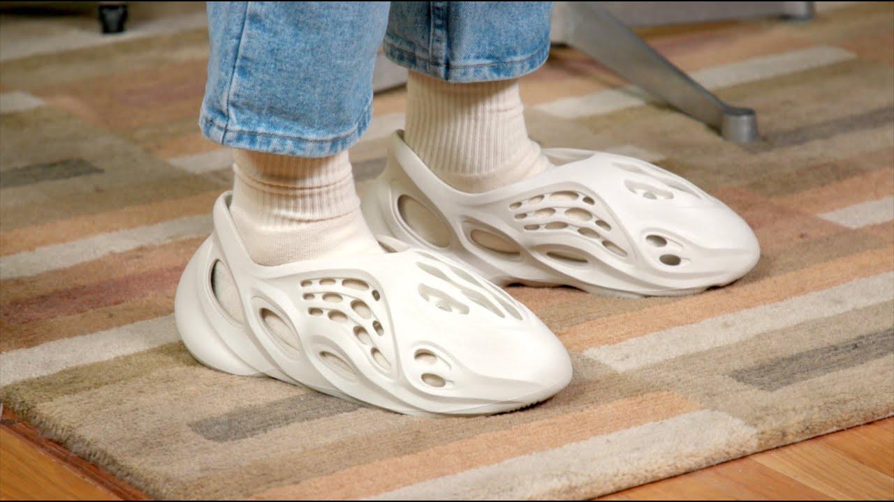 Những thiết kế Yeezy gây tranh cãi của Kanye West