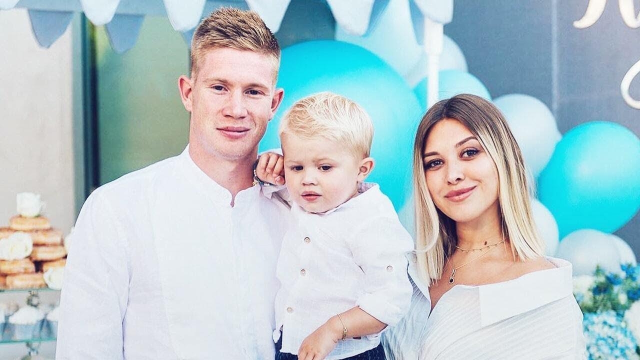 Cầu thủ Kevin De Bruyne cho con trai mặc đồ sành điệu