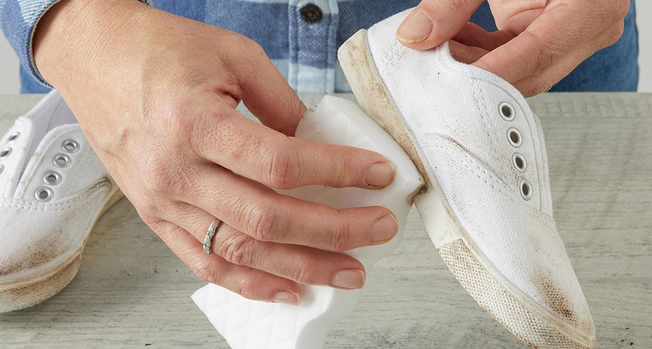 Bí quyết làm sạch giày trắng: 4 tuyệt chiêu giữ cho đôi giày trắng luôn mới