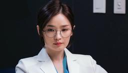 Dù giản dị, bác sĩ Song Hwa "Hospital Playlist" sở hữu BST đồng hồ đắt đỏ