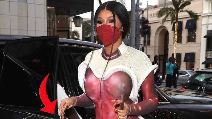 Cardi B, Kendall Jenner lọt top 10 trang phục gợi cảm nhất của sao Hollywood nửa đầu 2021