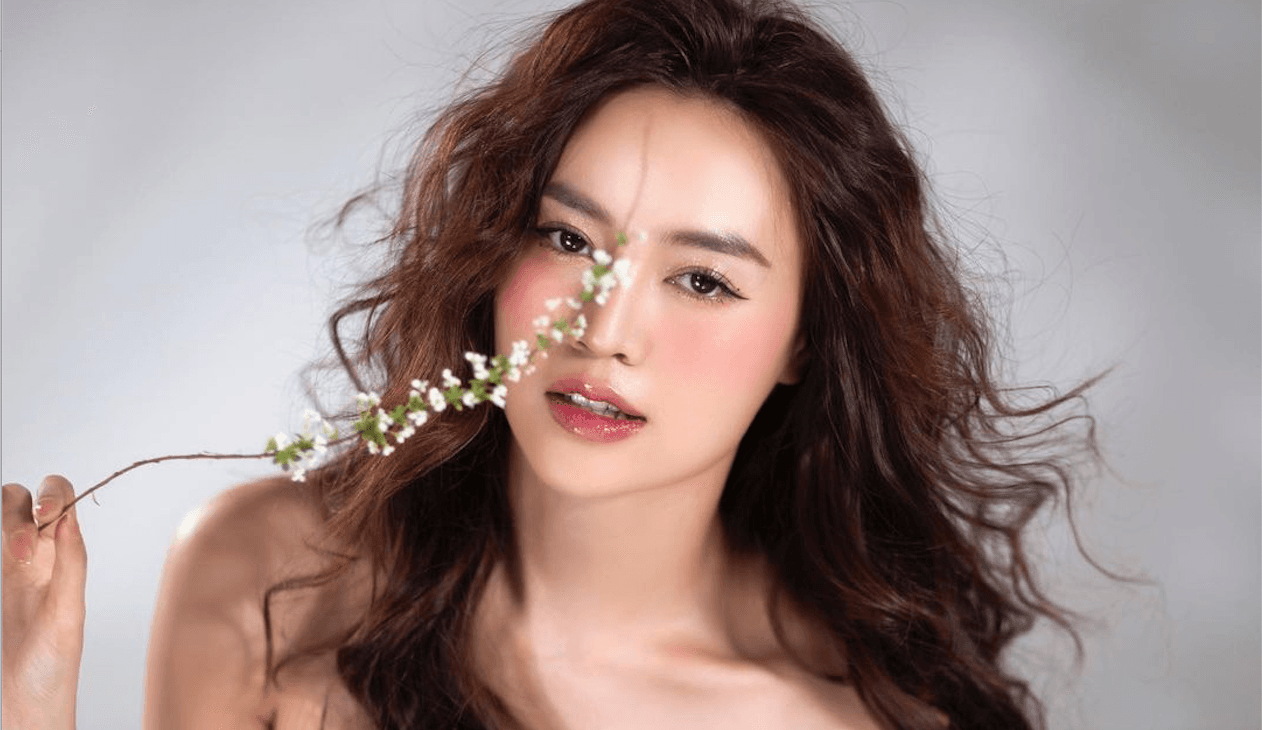 Sở thích mặc đồ ngủ, khoe ảnh "giường chiếu" của Ninh Dương Lan Ngọc