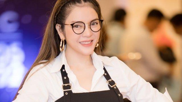 Mỹ Tâm, Lý Nhã Kỳ và các sao U40 V-biz "cưa sừng làm nghé" với quần yếm